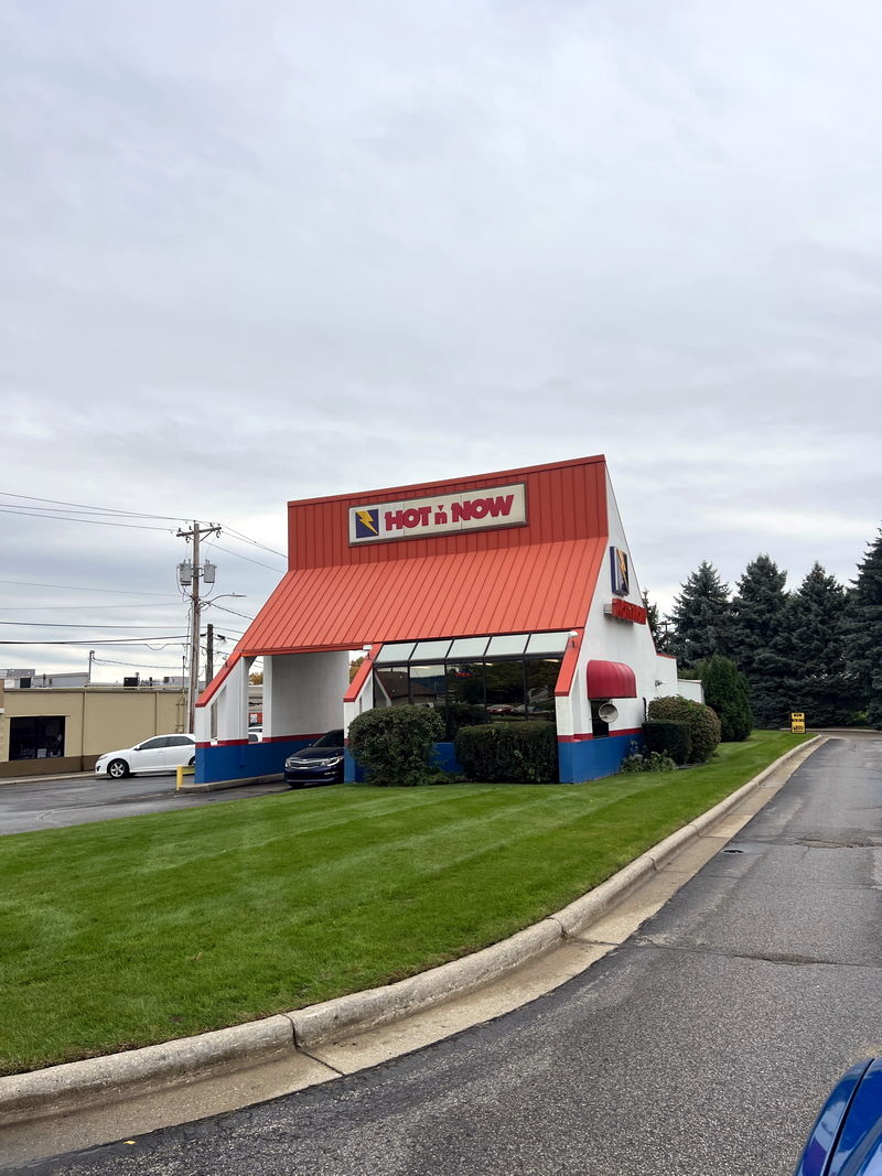 Hot n Now Hamburgers - Oct 22 2023 Photo (newer photo)